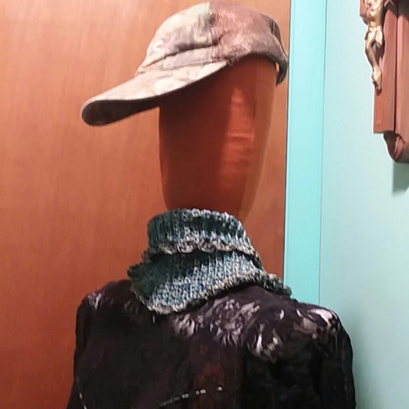 Versatile Scarf/Headband/Mask - Picture 6 of 7